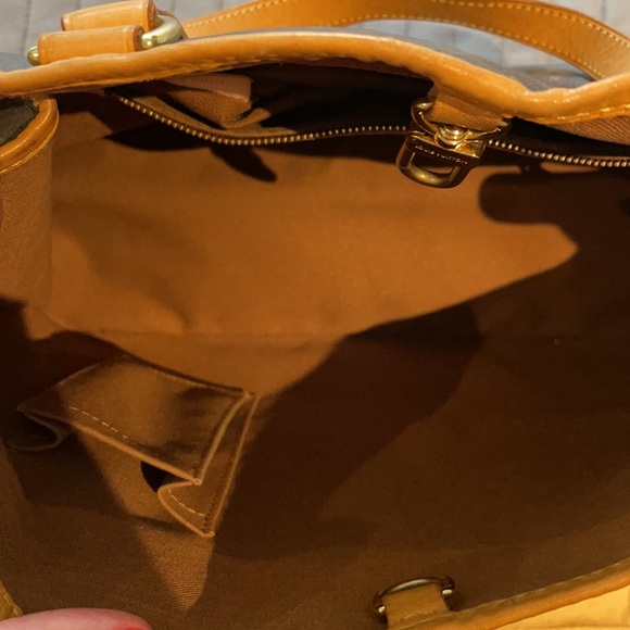 Louis Vuitton Handbag - Picture 3 of 4